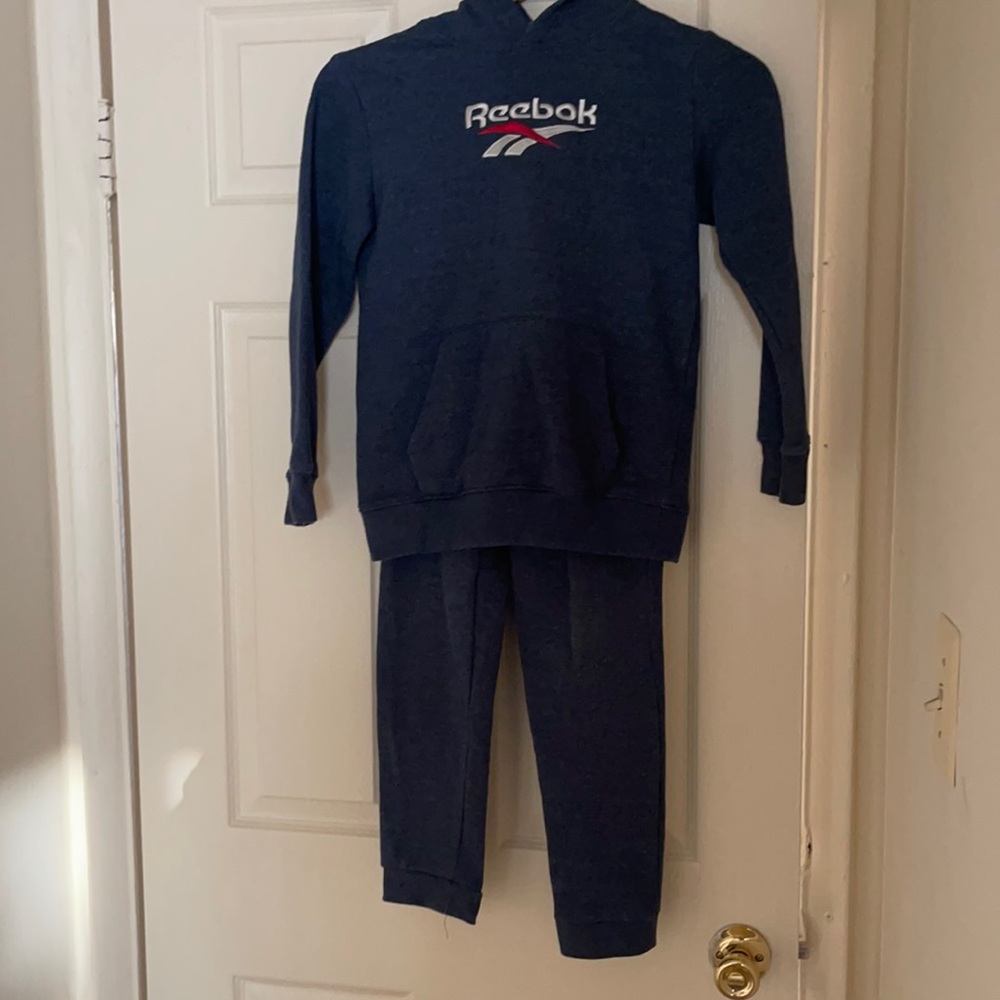 Reebok jogger suit unisex size med(10-12)